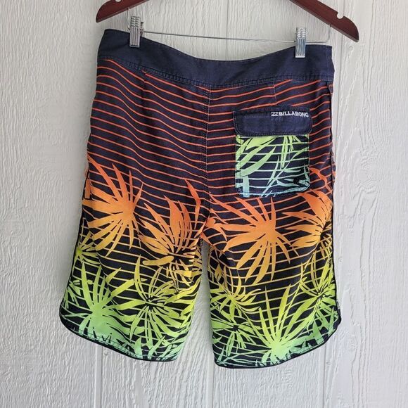 Billabong mens Board Shorts - Picture 2 of 3